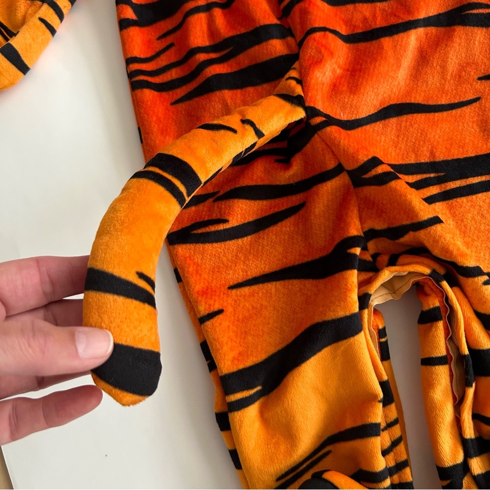 Spirit Halloween Baby Tiger Two Pc Costume
Snap Legs Upper Back Size 0-6 Months - Picture 11 of 14